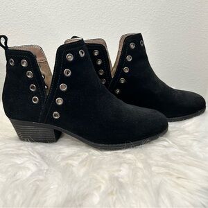 Skechers Lasso Auger Black Suede Eyelet Ankle boot bootie, women’s 6.5